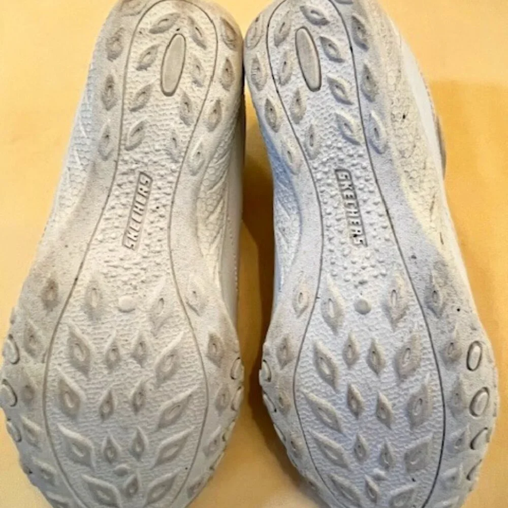 SKECHERS | Relaxed Fit Memory Foam Slip On Sneakers Girls Size 2.5